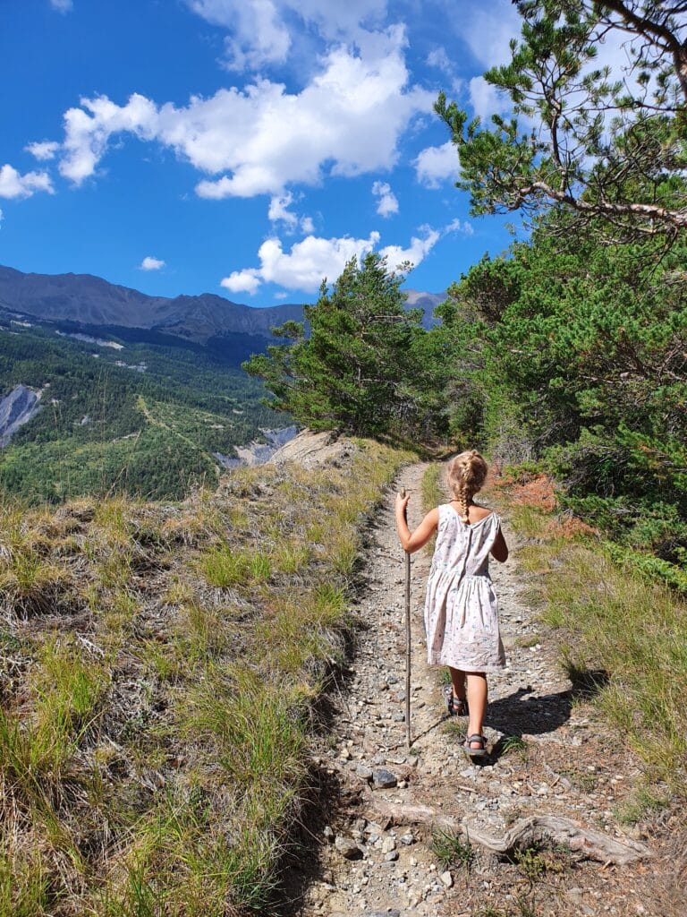 Wandelpad langs een berghelling