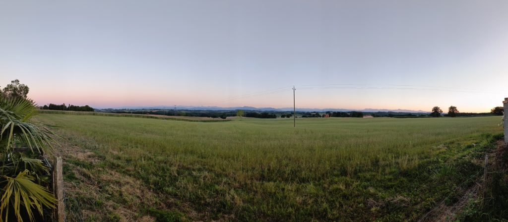 Avondlandschap in panoramaformaat